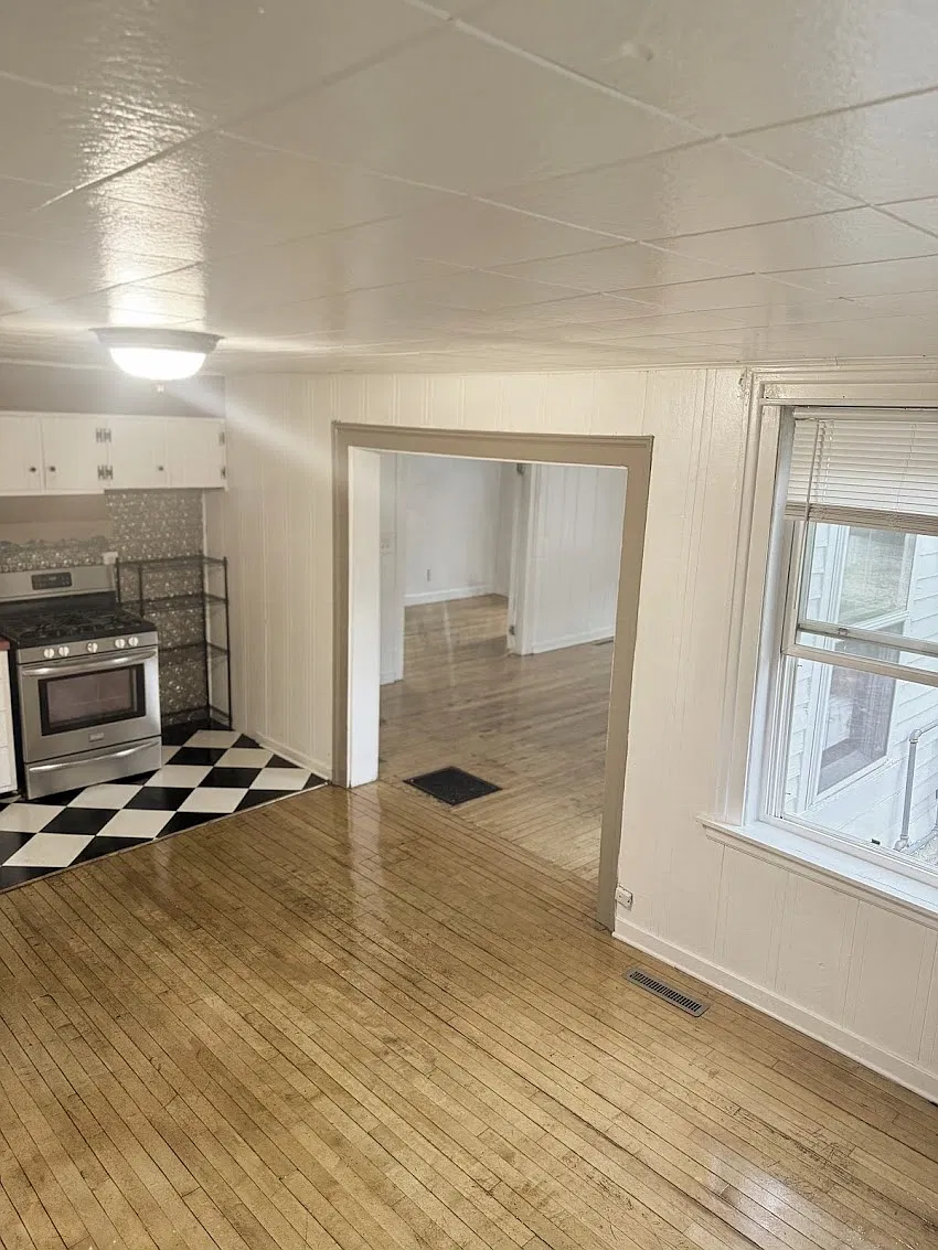 2 bed, 1.5 bath, 1100 sqft, $1,390 — Photo 2