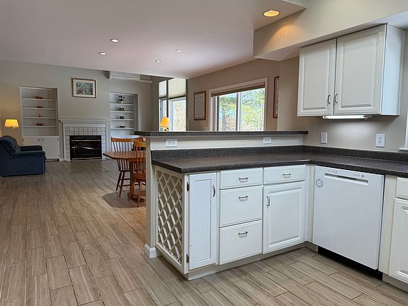 3rd image of 16 Sterling Springs Drive