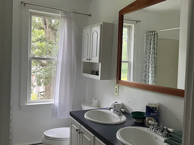 1289 Reed Rd — Photo 3