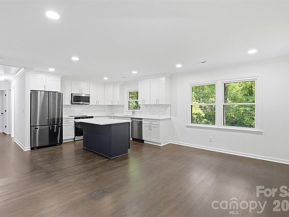 5th image of 222 Sherwood Cir