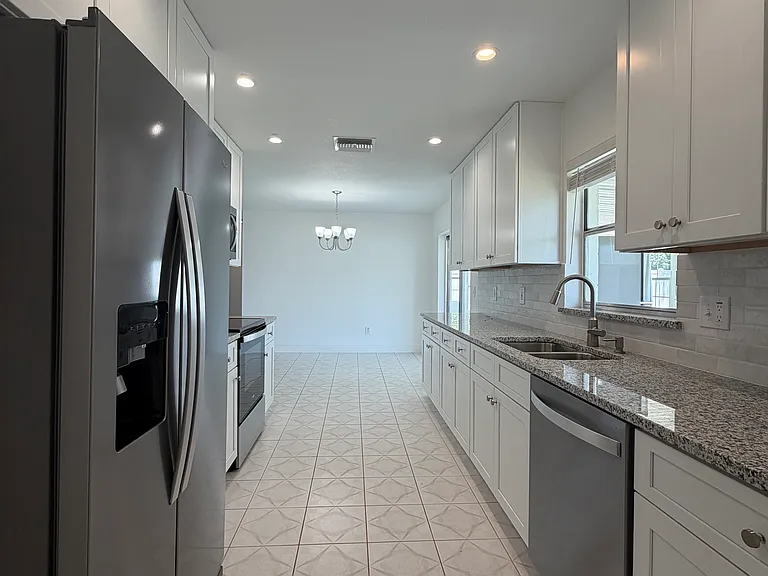 808 Balsamwood Ln — Photo 12