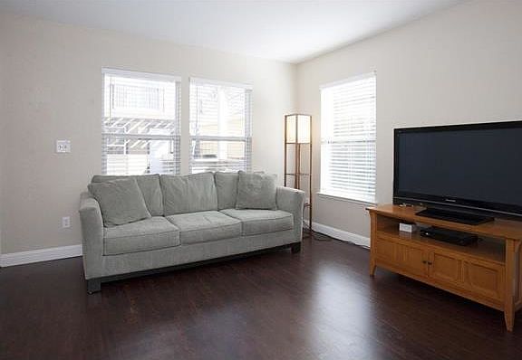 2nd image of 2063 E San Antonio St