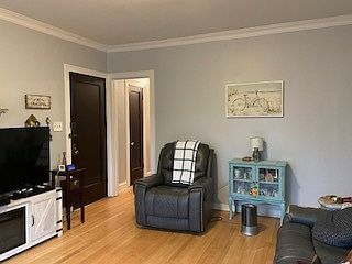 4th image of 213 W Quincy St APT 1