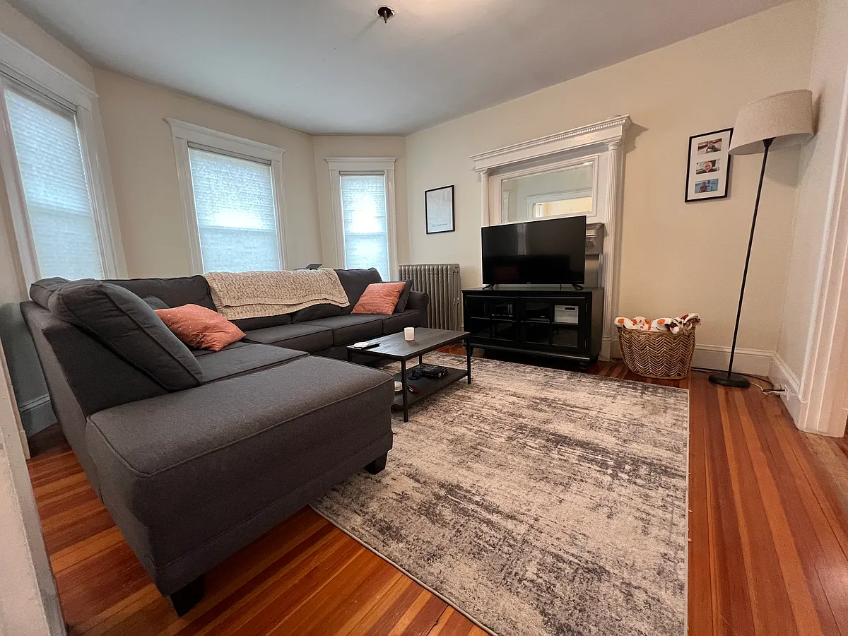 Building Photo - 229 Belmont St #4