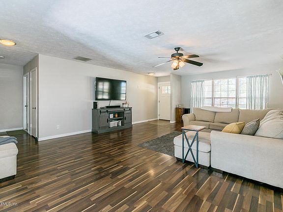 5th image of 339 Carson Dr