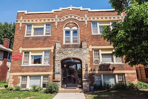 Grand Apartments | 3749 Photo 1