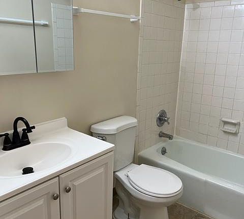 3rd image of 820 Kellogg Ave #6