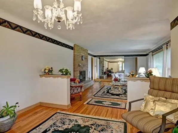 1863 Albert St N, Falcon Heights, MN 55113