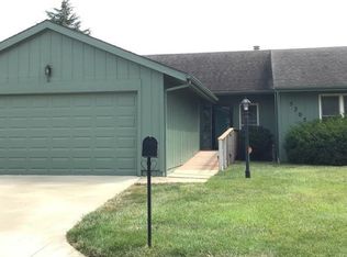 5705 SW Arrowhead Ct, Topeka, KS 66614
