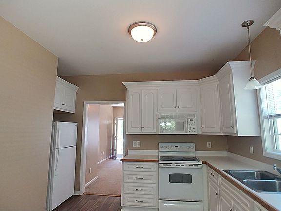 2nd image of 1206 Stoneridge Ln
