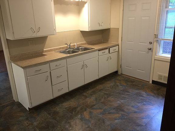 4th image of 4518 Taylor St NE #1BR