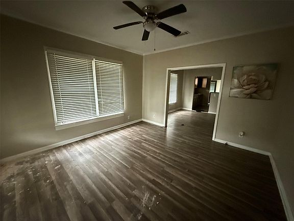 3rd image of 525 Church St