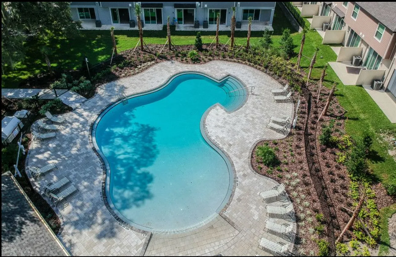 3 bed, 2.5 bath, 1818 sqft, $2,390 — Photo 2