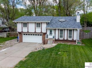 1111 Overland Trl, Papillion, NE 68046