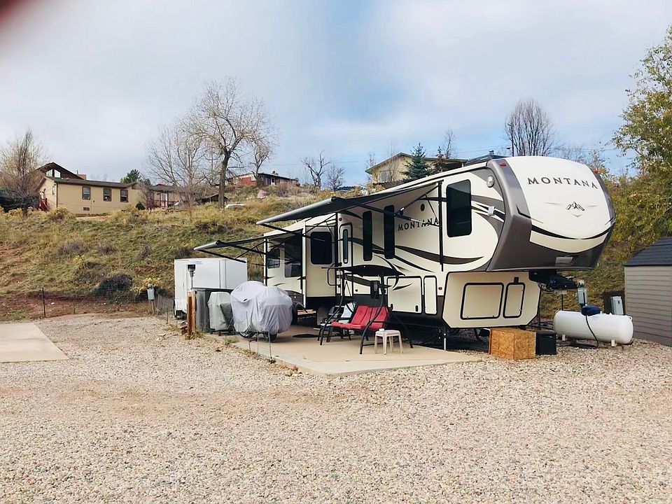 LARGE Lot - Great Neighbors!