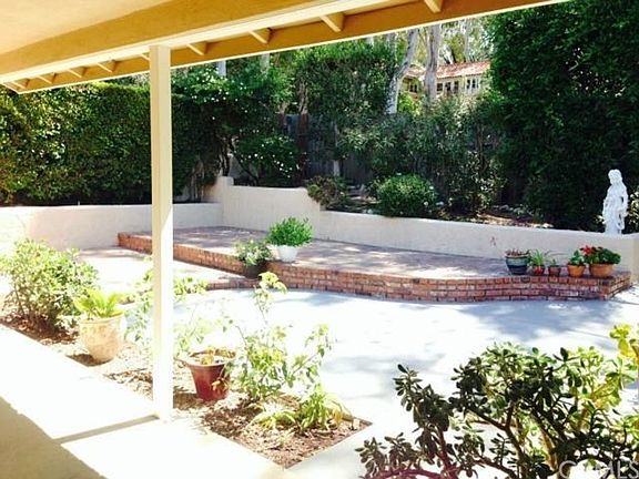 2nd image of 218 Calle De Arboles
