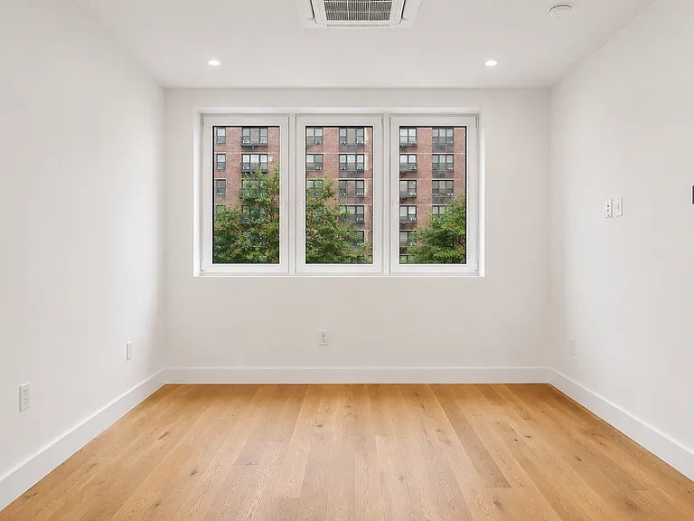 224 W 20th St #2 — Photo 15