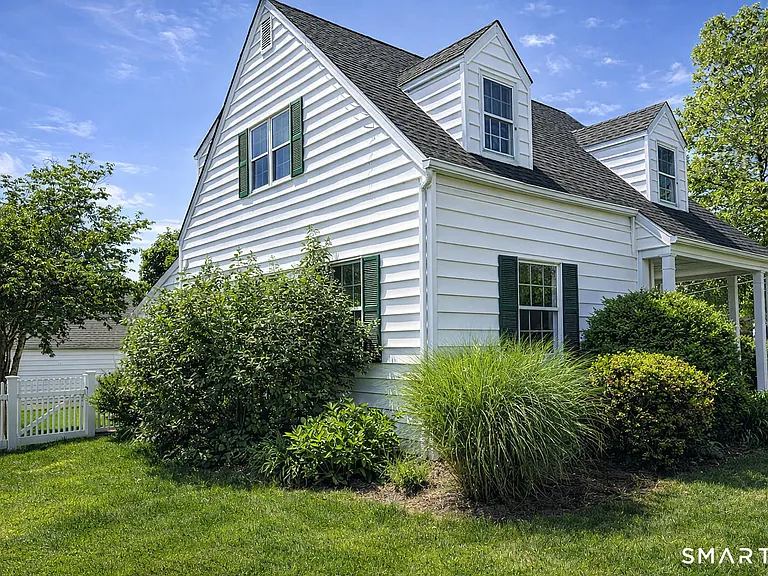 10 Ludlow Mnr — Photo 2