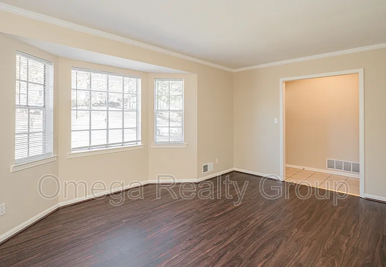 1313 Oak Ter — Photo 9