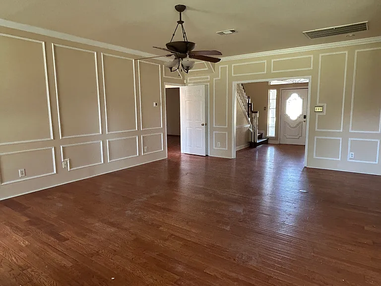 2661 FM 35 — Photo 13