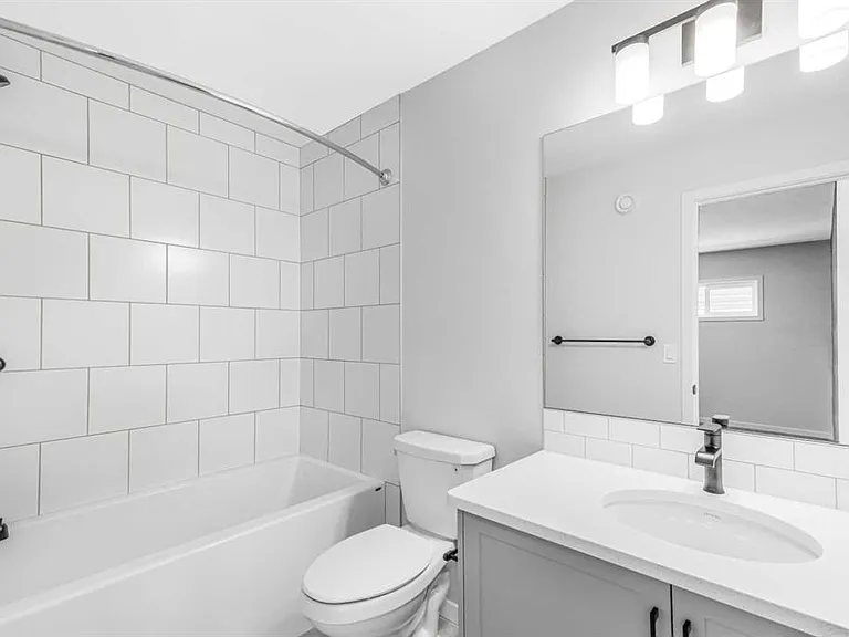 60 Setonstone Gdns SE #1 — Photo 6