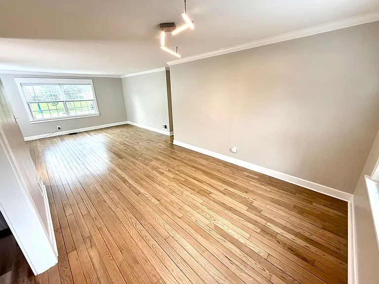 1608 Waltham Rd — Photo 7