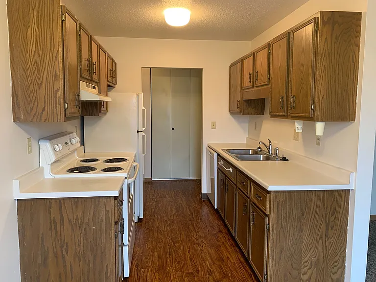 Silver Leaf Apartments — Photo 7