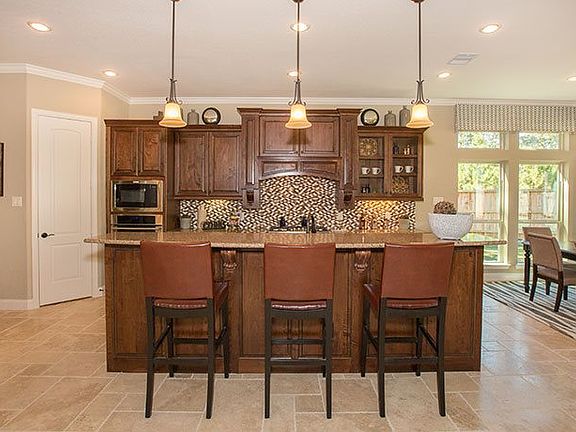 4th image of 707 Majestic Shores Ln