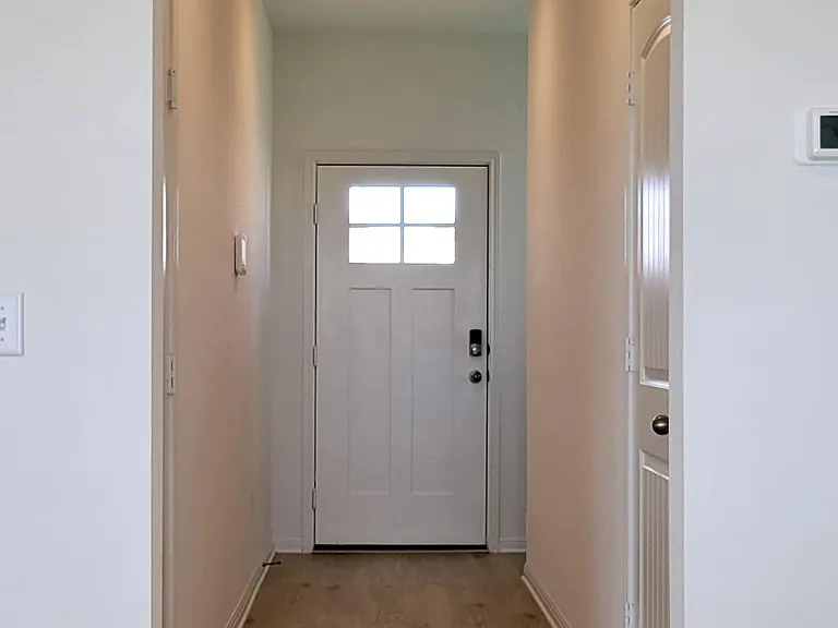 325 Brody Ln — Photo 8