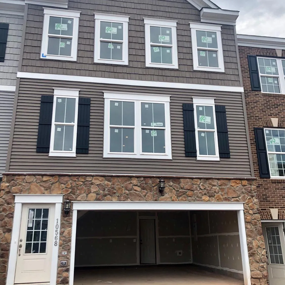 3 bed, 3.5 bath, 2800 sqft, $3,299 — Photo 1