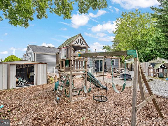 5th image of 7 Spruce Dr