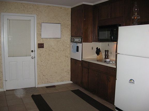 4th image of 240 Janis Dr