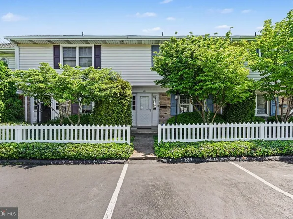 137 W Vine St, Shiremanstown, PA 17011