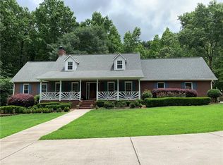 94 Deer Creek Trl, Hoschton, GA 30548