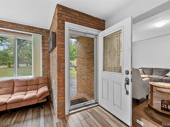 3rd image of 9207 Inkster Rd