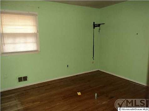 2nd image of 84 Shorewood Dr