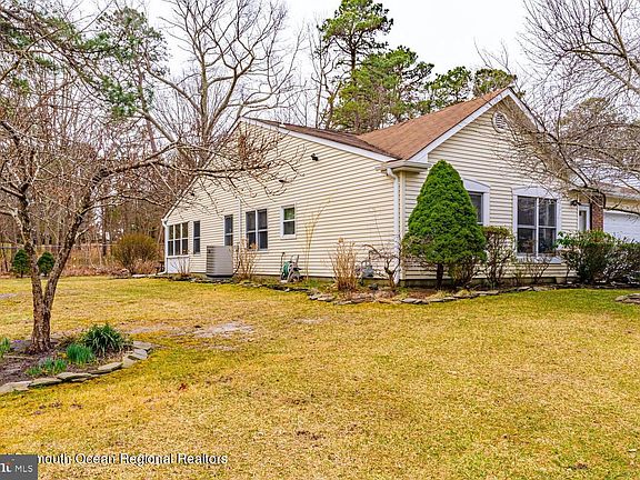 3rd image of 196 Deanne Dr