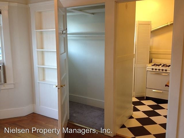 2nd image of 715 11th St APT 06