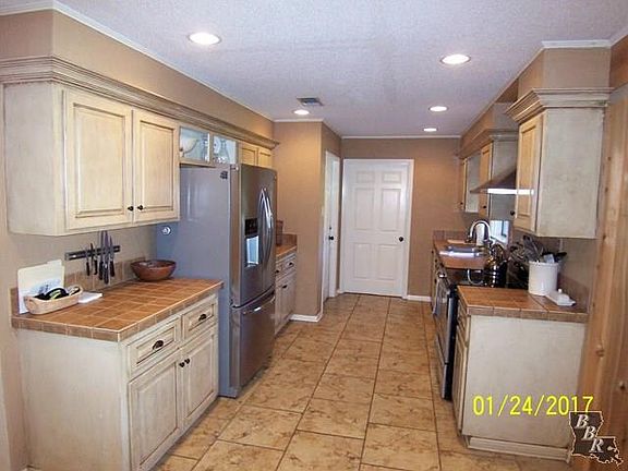 4th image of 408 Holiday Dr