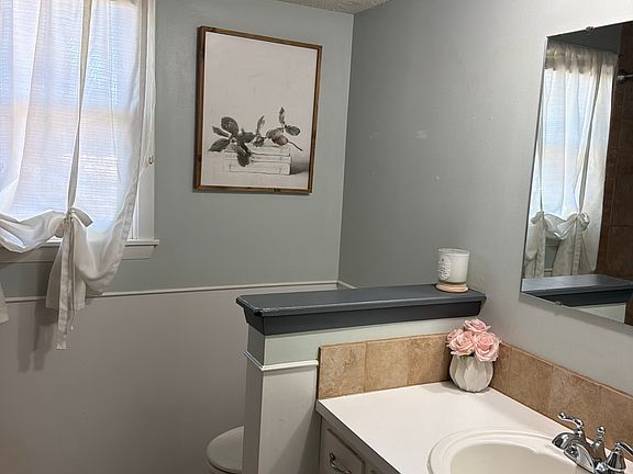 4th image of 524 Meadowbrook Ct
