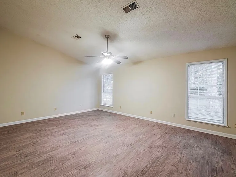 7853 Dogwood Way — Photo 6