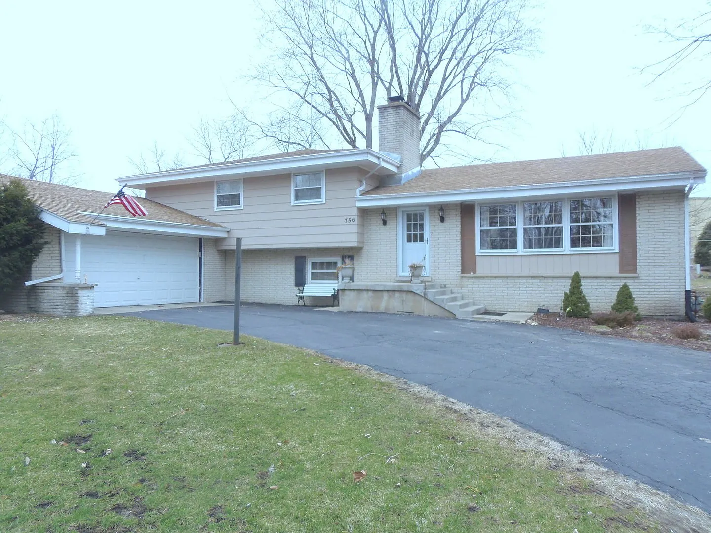 756 Sycamore Ln photo 1
