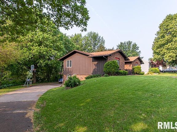 3rd image of 3465 Pleasant Dr