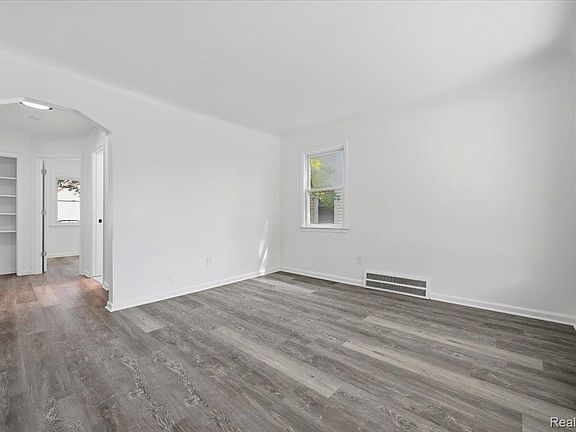 5th image of 2978 Bailey Ave