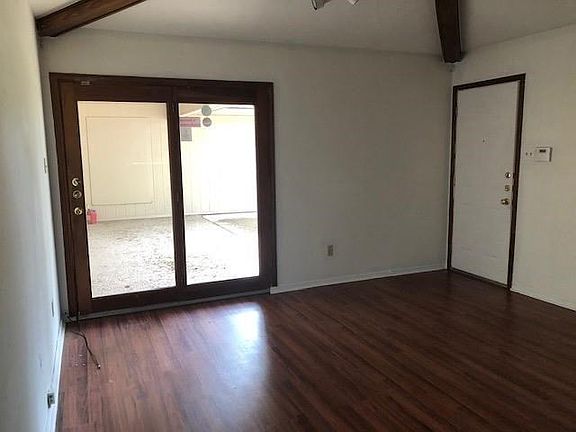 3rd image of 1100 Edgewood Dr