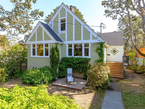 1959 Hampshire Rd, Oak Bay, BC V8R 5T9