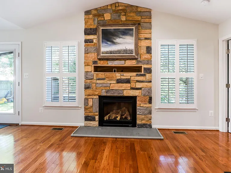 8011 Jackson Rd — Photo 17