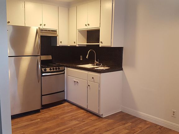 3rd image of 463 N 5th St