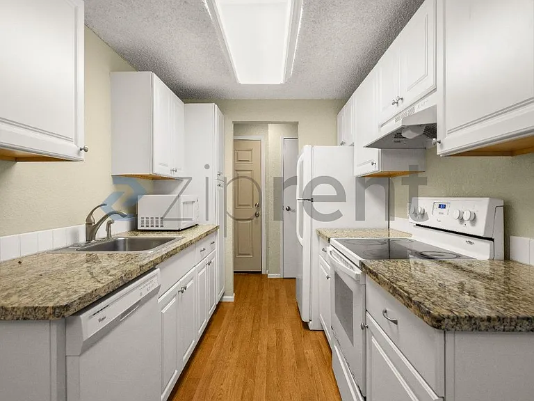 12528 NE 117th Pl #E5 — Photo 8