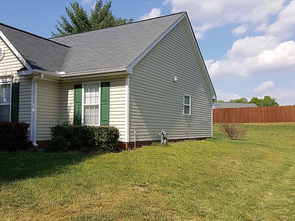 3rd image of 915 Hazelwood Dr